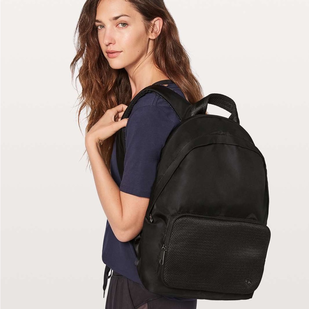 Lululemon Everywhere Backpack Mesh 17L